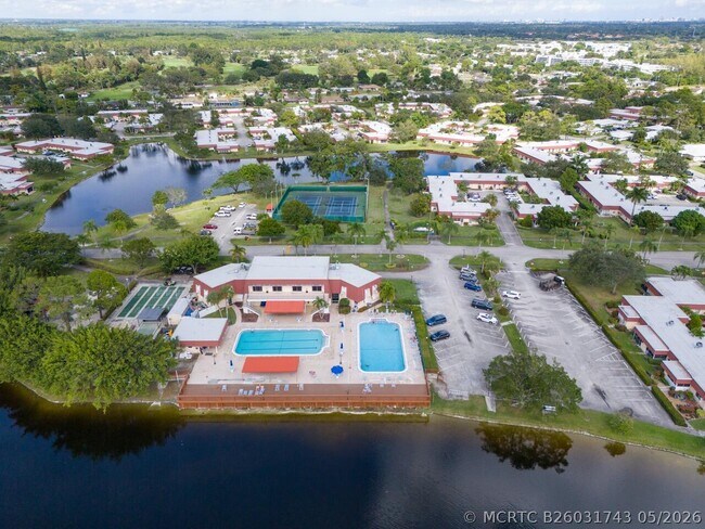 Building Photo - 737 Nantucket Cir