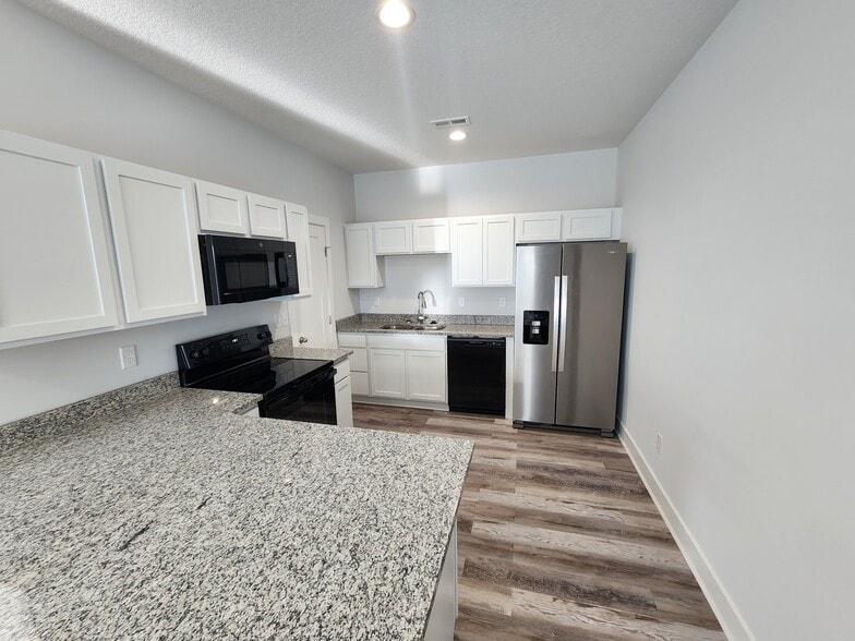 Kitchen - 5371 Nolen