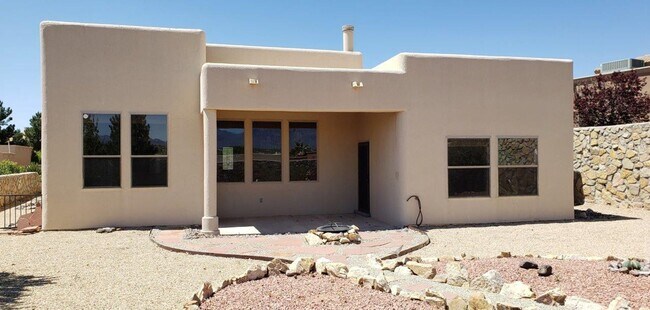 Building Photo - Beautiful Home in Sonoma Ranch with Amazin...