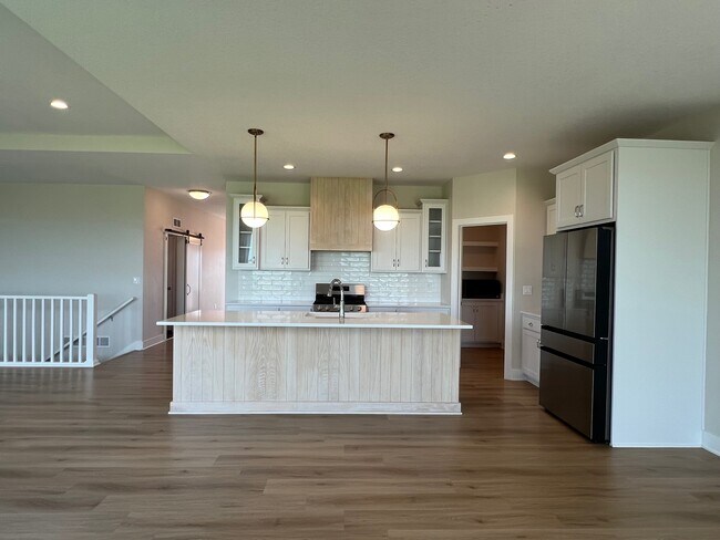 Building Photo - 460 NW Gracewood Dr