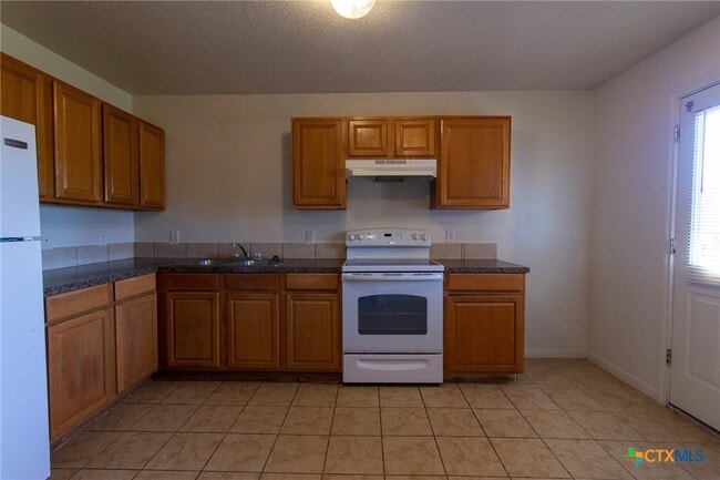 Building Photo - 400 Justin Ln