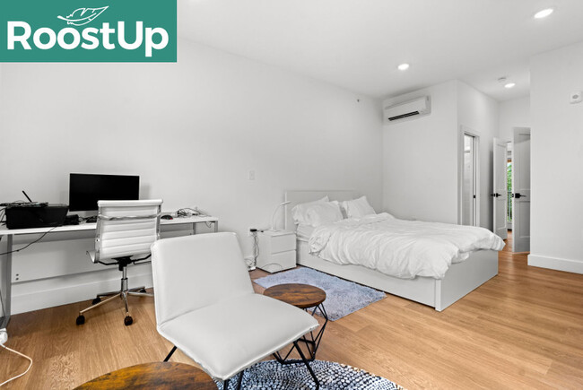 Building Photo - New RoostUp Furnished Private Bedroom with...