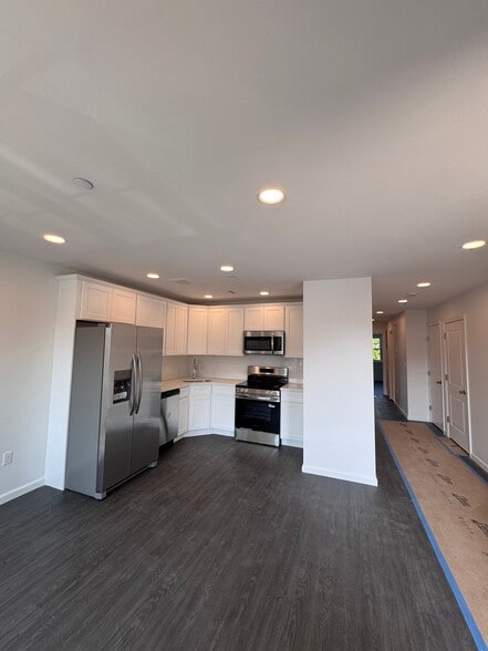 Building Photo - 3-42 B 46 St