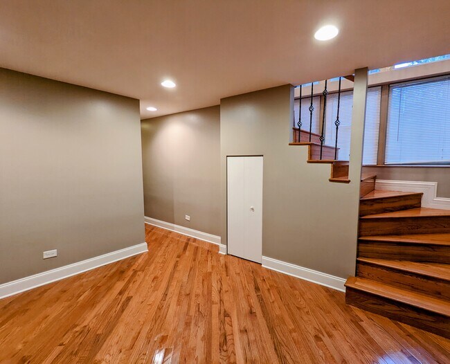 Building Photo - 2619 N Harding Ave