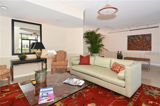 Building Photo - 1050 Longboat Club Rd