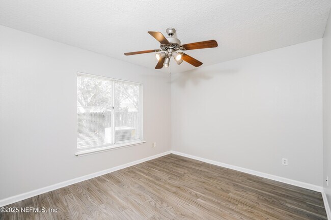 Building Photo - 121 Buck Run Way