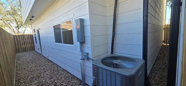 Building Photo - 4922 Hoover St