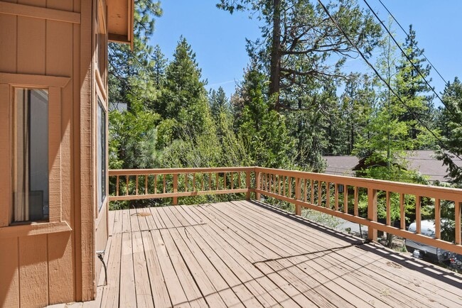 Building Photo - Cozy Armstrong Tract Long Term Furnished L...