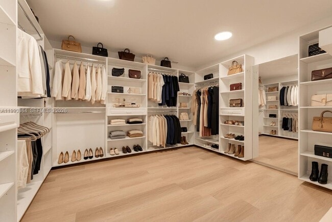 Building Photo - 456 SW 20th Rd