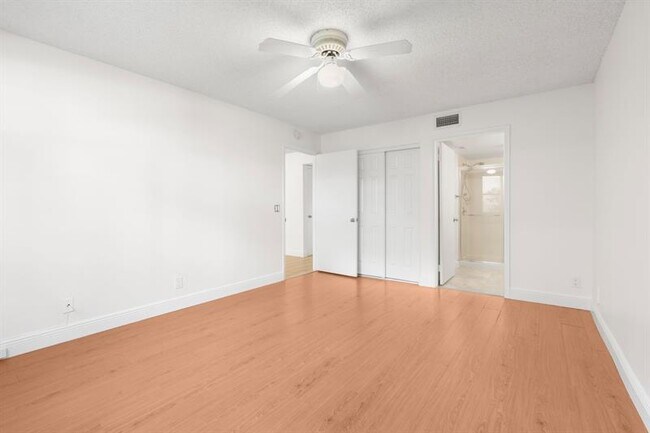 Building Photo - 8851 Wiles Rd