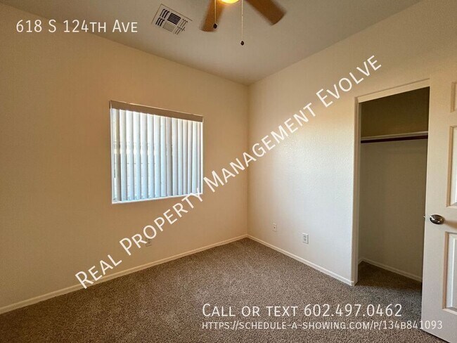 Building Photo - 618 S 124th Ave