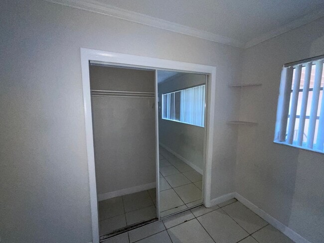 Building Photo - 2b1b Apartment -Now Available- Located in San Souci/ North Miami *Great Location*