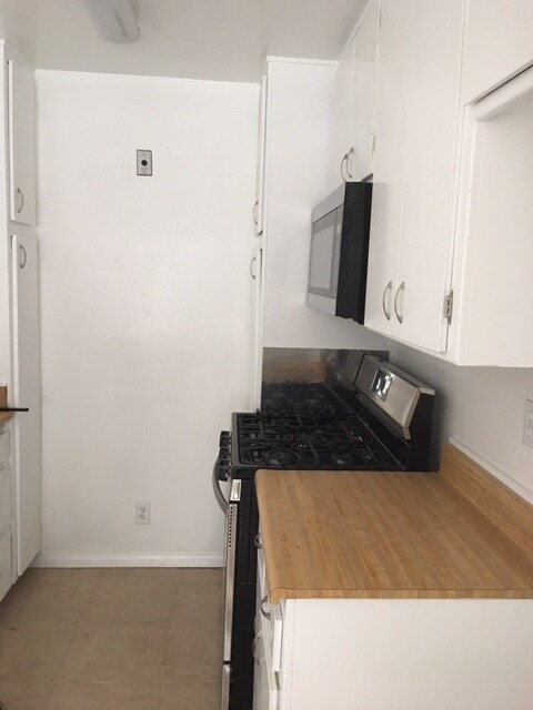 Kitchen - 14640 Burbank Blvd
