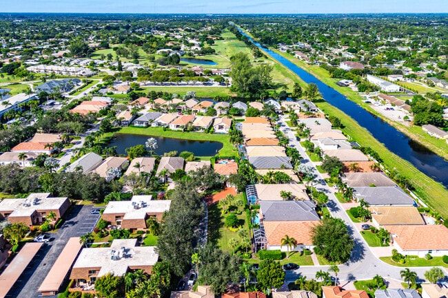 Building Photo - 121 Palm Cir