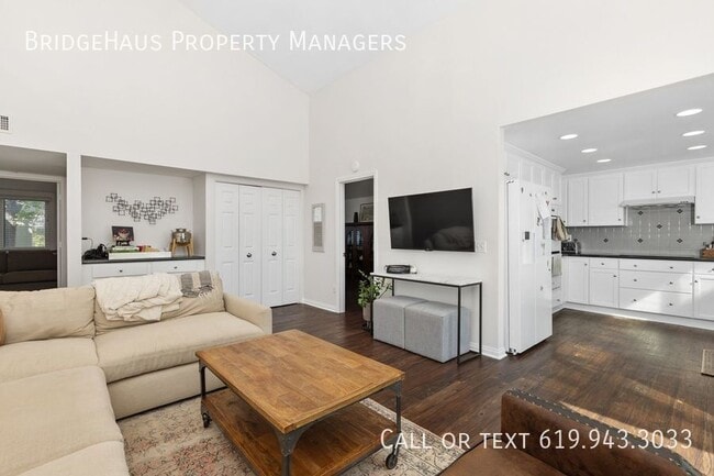Building Photo - 1004 St Albans Pl