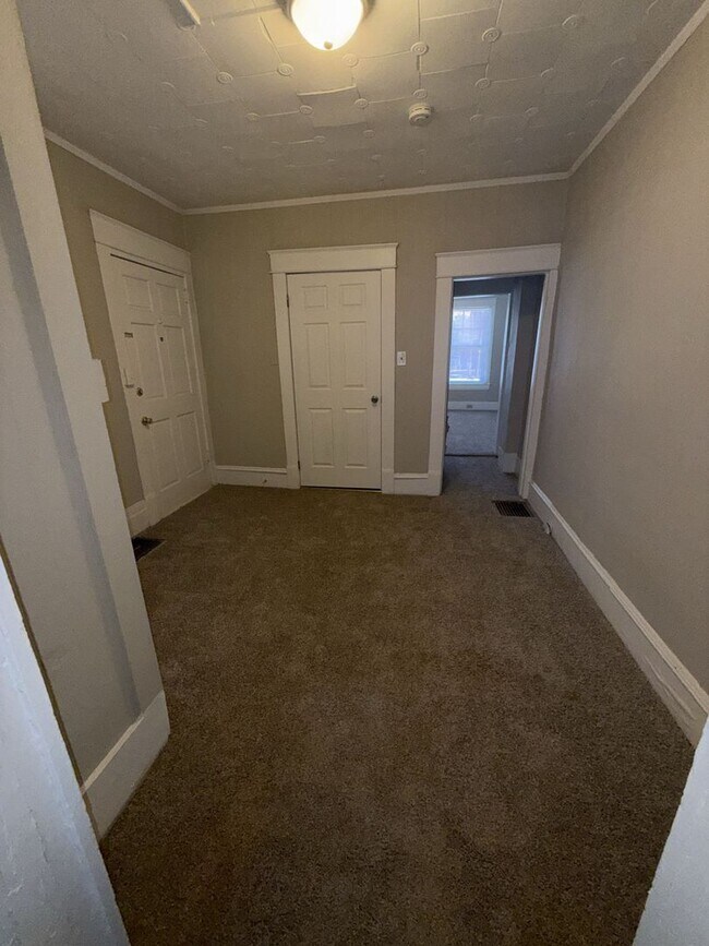 Building Photo - 1424 W. Fourth St. - 3 Unit