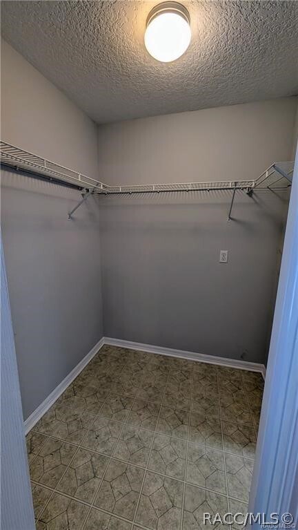 Building Photo - 4565 N Allamandra Dr