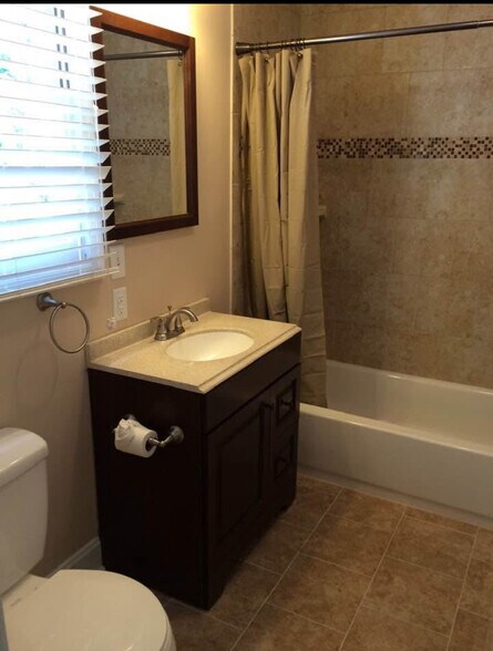 Building Photo - 217 E Richardson Ave