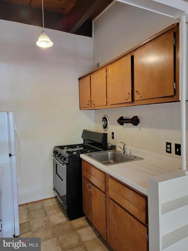 Building Photo - 4333 Americana Dr