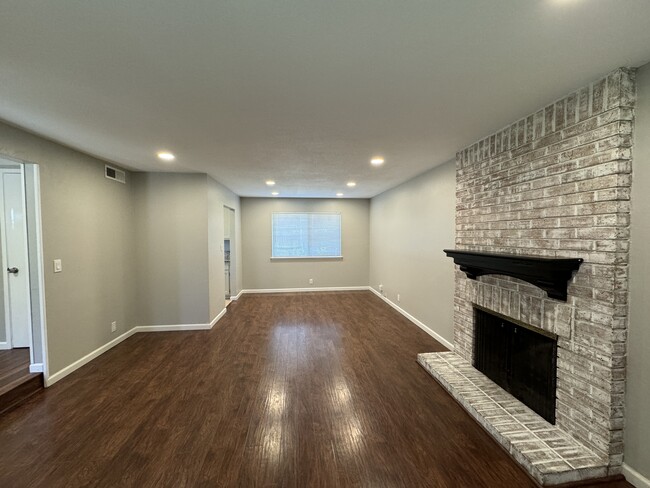 Building Photo - 4825 Rockland Way