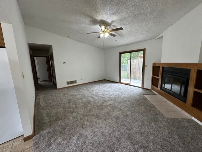 Building Photo - 2018 N Rosewood Ct