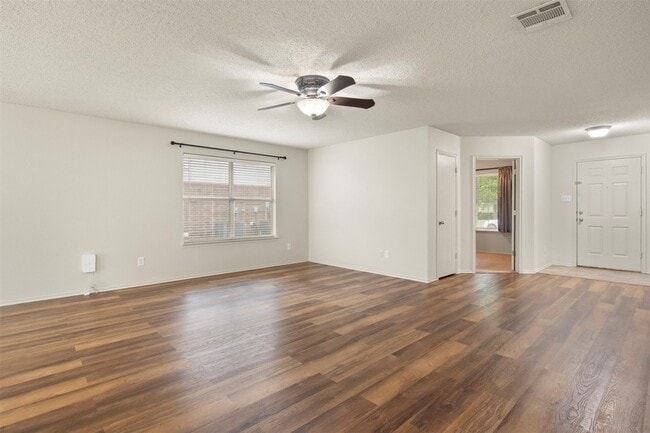 Building Photo - 536 Del Mar Dr