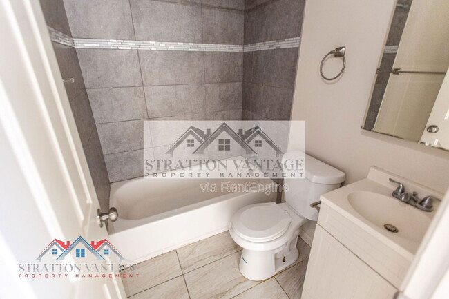 Building Photo - 14034 W Noble Cir