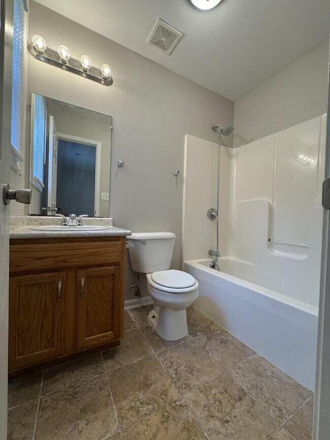 Building Photo - 404 Faulkner Dr