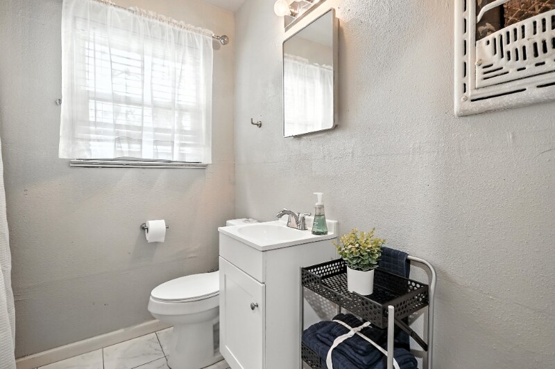 Building Photo - 426 Penrose Dr