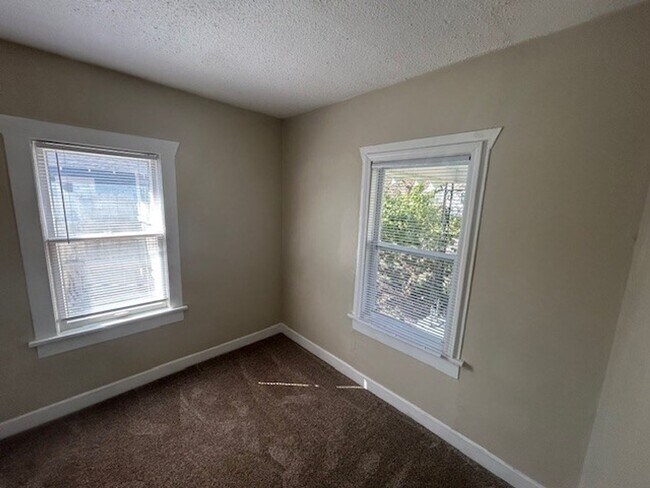 Building Photo - 634 S Fountain St