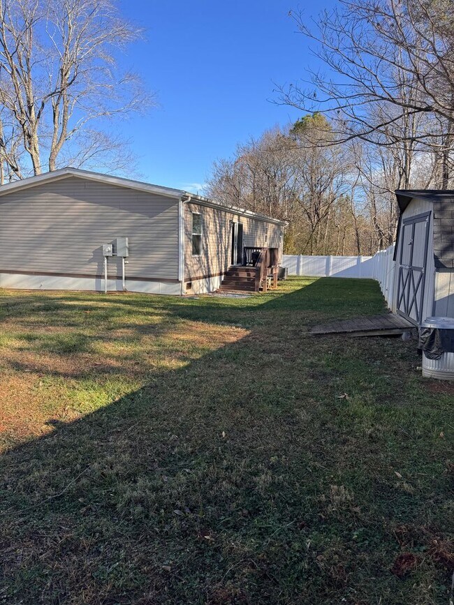 Building Photo - 3 Bedroom || 2 Bathroom in Concord