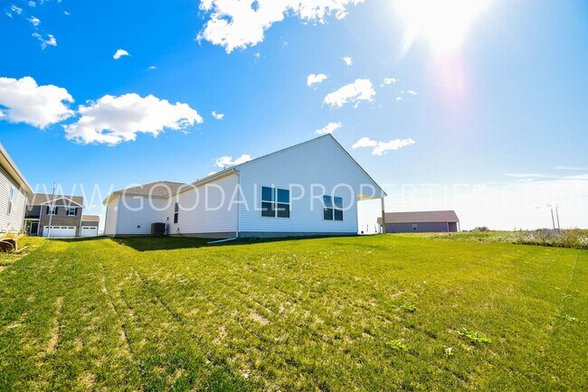 Building Photo - 4 Bed 2 Bath Home in the Waukee School Dis...