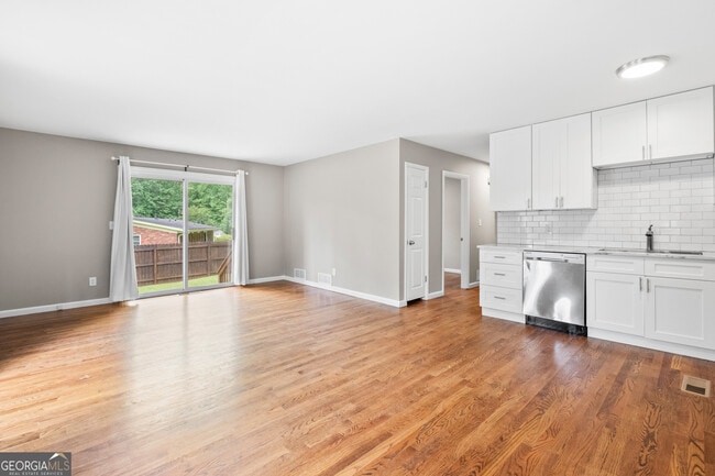 Building Photo - 2179 Beech Valley Dr