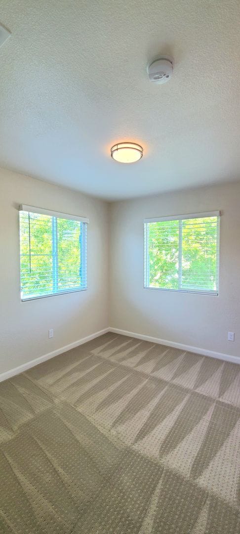 Building Photo - BEAUTIFULLY MAINTAINED SINGLE FAMILY HOME ...