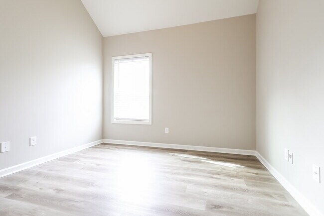 Building Photo - 2427 Oakleaf Cir