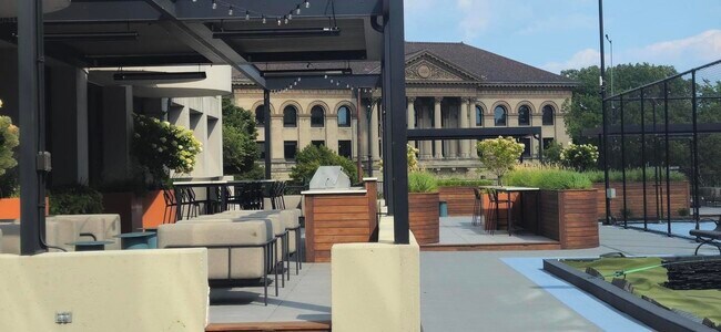 Building Photo - 2020 N Lincoln Park W