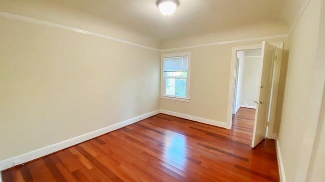Building Photo - 2 bedroom in San Francisco CA 94116