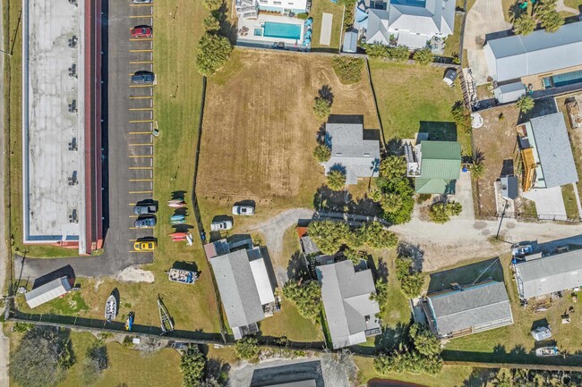 Building Photo - 145 Gassett Rd