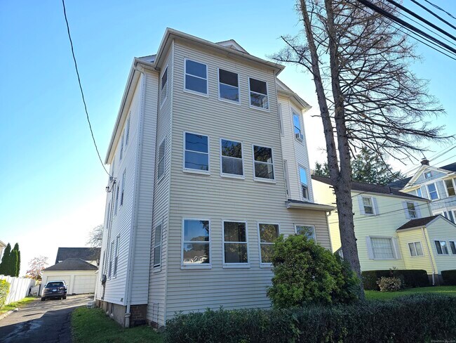 Primary Photo - 465 Burritt St