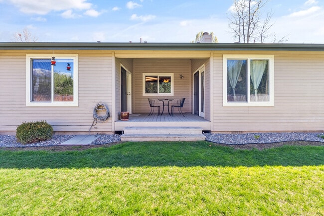 Building Photo - 10490 W Wildrose Ct