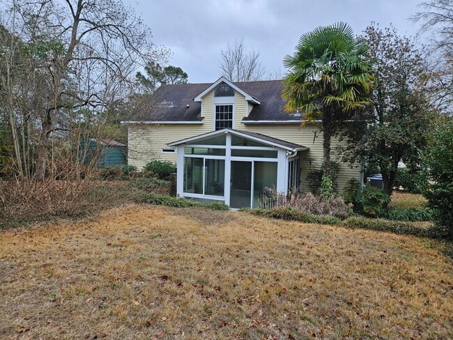 Building Photo - 202 Suffolk Dr