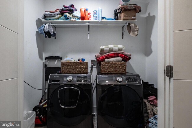 Building Photo - 1121 Earl St