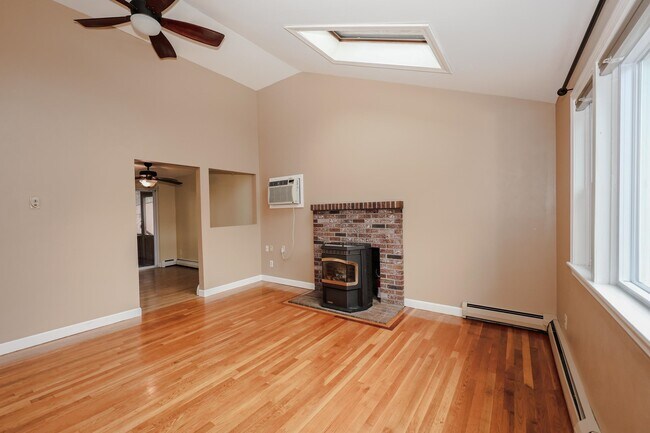 Building Photo - 81 Orchard Path Rd