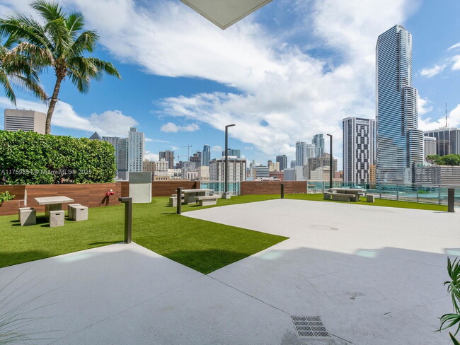 Building Photo - South Miami Avenue, Miami, FL 33130 - 2 BR...