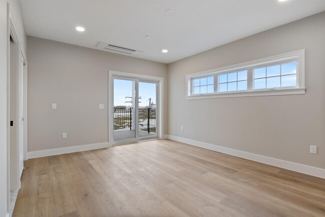 Building Photo - 465 Ocean Blvd