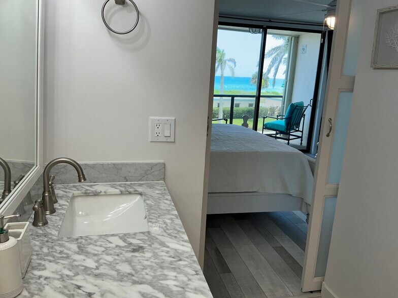Building Photo - 355 S Ocean Dr