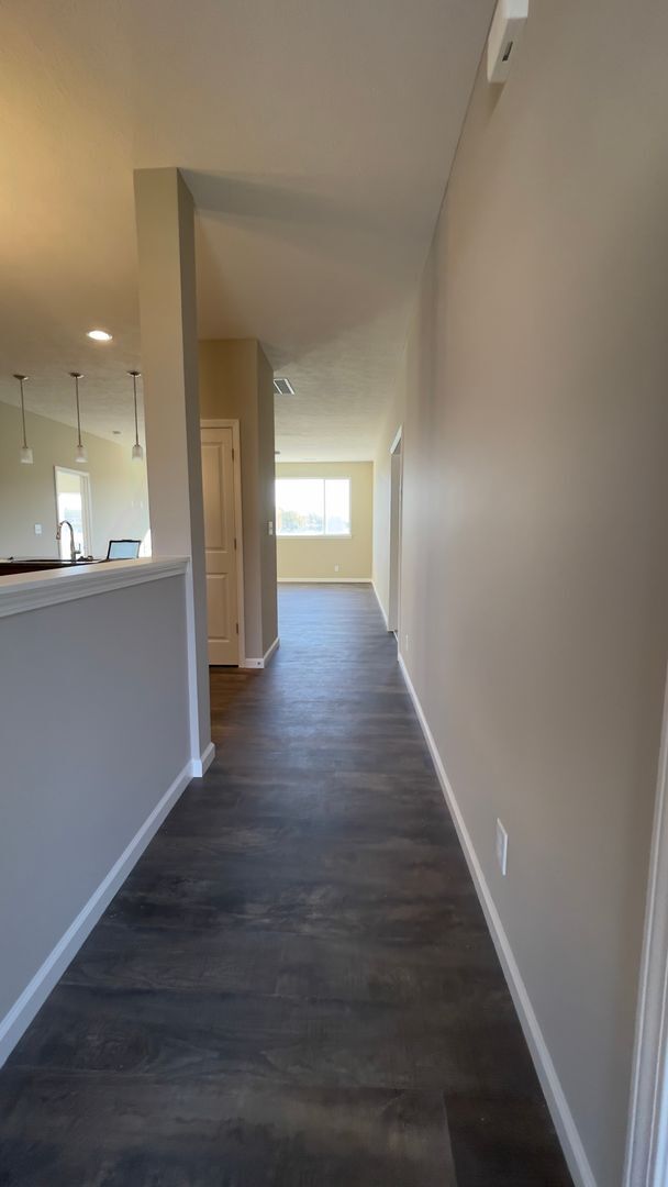 Building Photo - 3 Bedroom 2 Bath