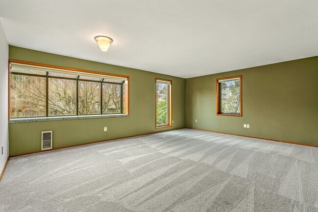 Building Photo - Large 2 Bedroom in Queen Anne * Utilities/ Parking Included*