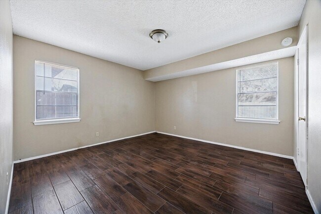 Building Photo - 908 Kirschner Pl