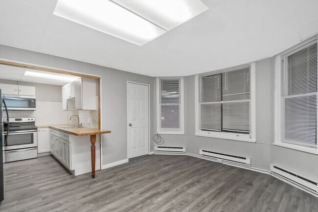 Building Photo - 1901 W Broad St